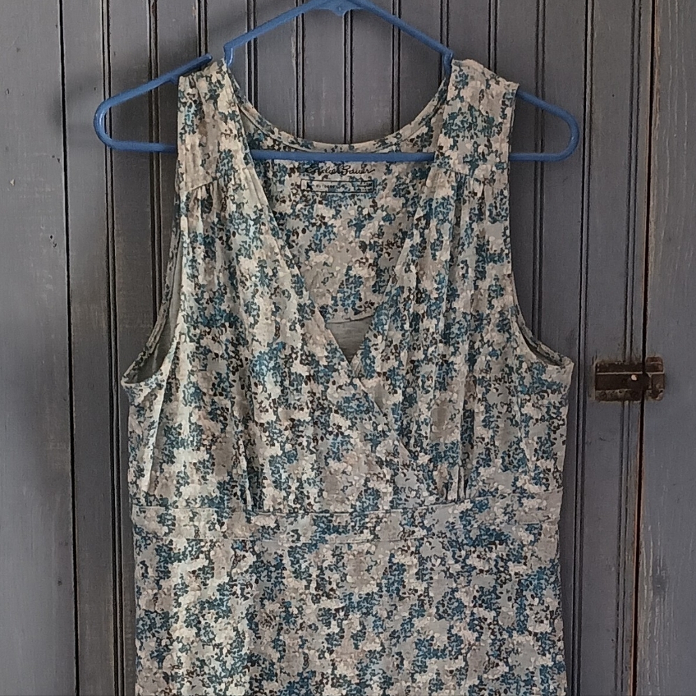 Eddie Bauer size Medium with Blue hues
